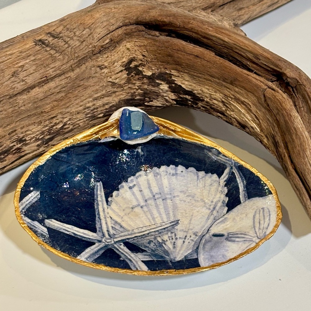 Decoupage Clamshell